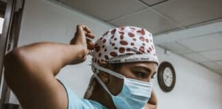 Sverige fordobler sit bidrag til COVAX, så sundhedsarbejdere overalt i verden kan blive vaccineret
