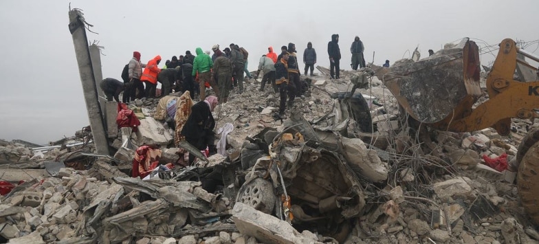 rubble-Syria-UNOCHA-fog-men-earthquake