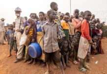 Gruppe mennesker i DR Congo.