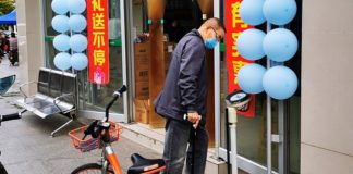 COVID-19: Tedros hebt komplexe Herausforderungen durch Anstieg an Fällen nach Lockerungen hervor Wuhan, China