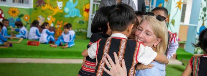 UNICEF Executive Director Catherine Russell is greeted by children at a pre-school in Viet Nam, where UNICEF supports early childhood development. Photo:©UNICEF/Truong Viet Hung