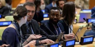 Άποψη των αντιπροσώπων πριν από τη συνεδρίαση της Γενικής Συνέλευσης σχετικά με την ανάγκη τερματισμού του οικονομικού, εμπορικού και χρηματοπιστωτικού εμπάργκο που έχουν επιβάλει οι Ηνωμένες Πολιτείες της Αμερικής κατά της Κούβας. Φωτογραφία: UN Photo / Manuel Elías