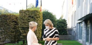 Her Majesty Queen Mathilde of the Belgians is welcomed by Camilla Brückner, Director of the UN/UNDP Office in Brussels, as she arrives at UN House in Brussels © UNRIC
