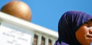 A Muslim woman stands in front of An-Nur Mosque, Timor-Leste's largest, in Dili. Photo: UN/ Martine Perret