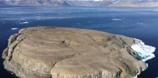 Hans Island / Hans Ø as seen from the air © Toubletap