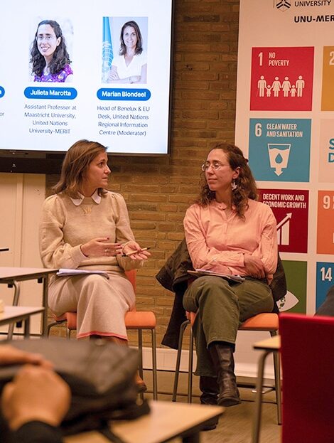 Julieta Marotta, UNU-MERIT (R); Marian Blondeel, UNRIC (L) ©Lionel Stijns/UNSA Maastricht