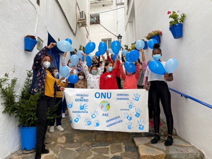 Alumnos de Genalguacil celebrando el 75 aniversario de Naciones Unidas