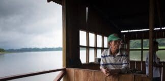 Hombre en el Amazonas, Colombia