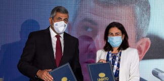 Zurab Pololikashvili, secretario general de la Organización Mundial del Turismo (OMT), y por María Jesús Almazor, CEO Ciberseguridad y Cloud de Telefónica Tech