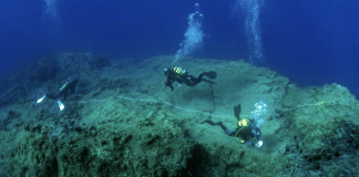 Snorkelling-underwater-sea