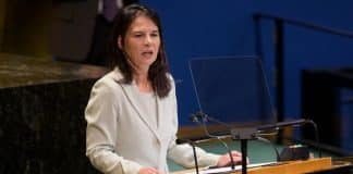 Annalena Baerbock, YK:n puheenjohtaja avaa 80. yleiskokouksen istunnon. GA, General Assembly, President. Kuva: UN Photo/Manuel Elías