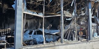 Odesassa 21. maaliskuuta 2025 tapahtunut laajamittainen drooni-isku loukkasi lapsia ja vahingoitti kauppoja, varastoja ja ajoneuvoja. Kuva: UNOCHA/Serhii Morozov  