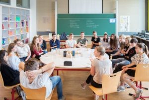Jeunes-en-discussion-projet-DemocraCity