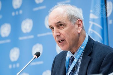 Michael Lynk sérstakur erindreki Mannréttindráðs Sameinuðu þjóðanna, á blaðamannafundi.