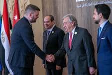 António Guterres aðalframkvæmdastjóri Sameinuðu þjóðanna tók á móti Ásmundi Daða Einarssyni barnamálaráðherra við komuna á ráðstefnuna í Jórdaníu.