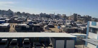 Tjaldbúðir uppfolsnaðra Palestínumanna í Khan Younis