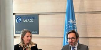 Jorge Moreira da Silva forstjóri UNOPS (til hægri) á blaðamannafundi í dag, 19.mars, í Brussel. Til vinstri Sherri Aldis forstjóri UNRIC.