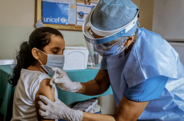 Bólusetning hjá UNICEF. Mynd: UNICEF