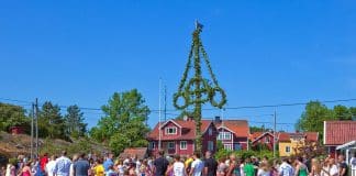 Miðsumarhátíð í Möja í Svíþjóð.