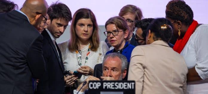 André Corrêa do Lago forseti COP30 fyrir miðju. © UNFCCC/Kiara Worth