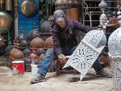 Lampasmiður í Marrakesh í Marokkó.