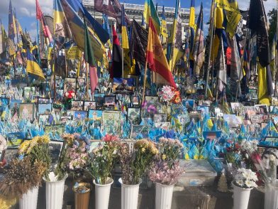 Minnisvarði um fallna hermenn á Maidan í Kyiv.