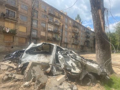 Afleiðingar loftárásar á Kyiv síðastliðið vor.