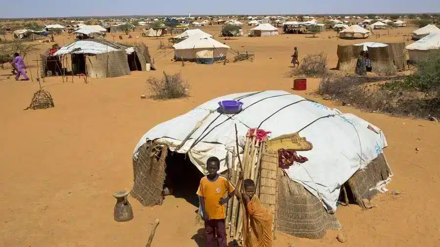 Malískir flóttamenn í Níger, Tabareybarey-búðirnar. © UNHCR/H.CauxStarfsfólk og samstarfsaðilar WFP dreifa matvælum á Gao-svæðinu í Malí. © WFP/Mahamadou Abdourhamane