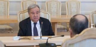 Il segretario generale delle Nazioni Unite António Guterres incontra il ministro degli esteri russo Sergey Lavrov nella capitale russa, Mosca.