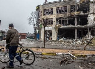 Una città ucraina bombardata