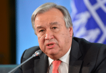 Antonio Guterres parla al microfono