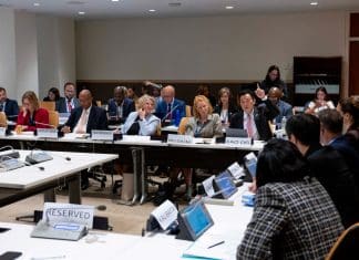 persone riunite per evento FAO