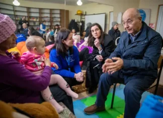 L’Alto Commissario ONU per i rifugiati, Barham Salih sollecita maggiore sostegno per l’Ucraina L'Alto Commissario ONU per i rifugiati, Barham Salih visita un centro visita un centro di transito per sfollati provenienti dalle zone di guerra