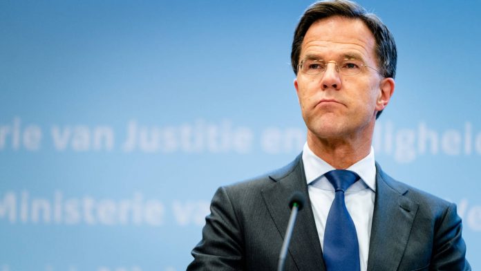 Mark Rutte tijdens persconferentie