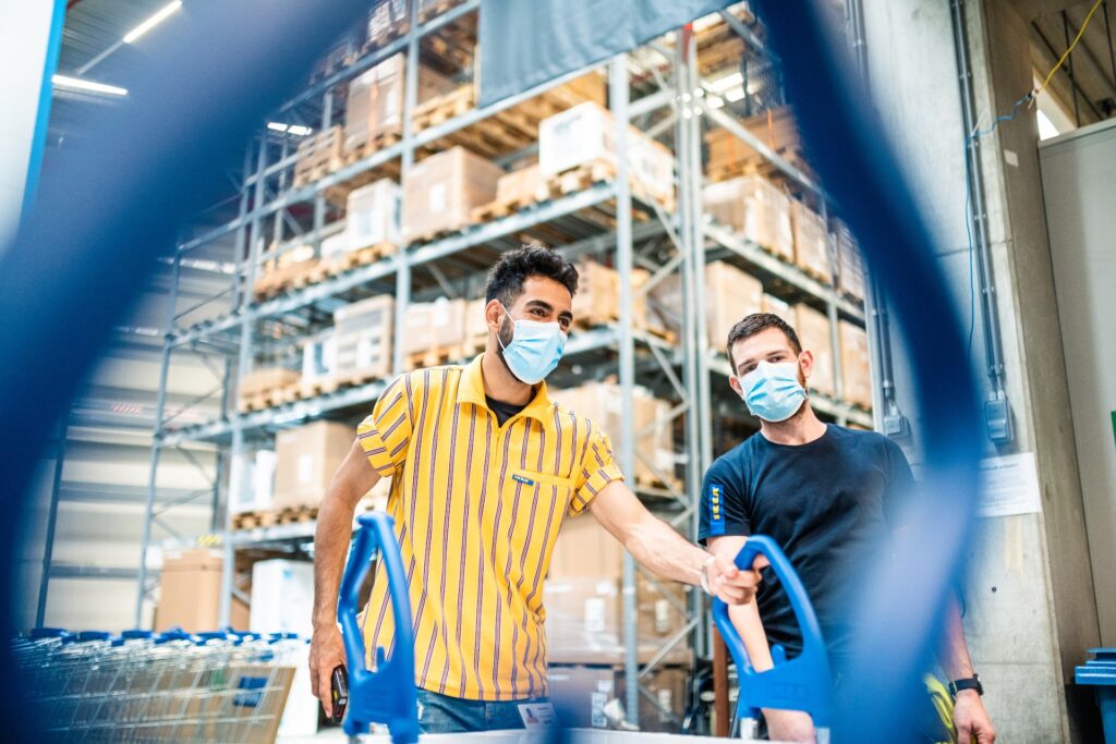 Een vluchteling uit het 'Werken en Samen Groeien' project van IKEA ter bevordering van de integratie © IKEA