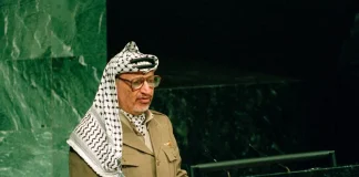 Yasser Arafat, leider van de Palestijnse Autoriteit, op het podium van de VN in oktober 1995. Hij was de eerste president van de Palestijnse Staat, die in 1988 in Algerije werd uitgeroepen.