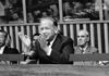 Dag Hammarskjöld holder en pressekonferanse