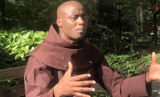 Peter Tabichi do Quênia, vencedor do Prêmio Global de Professores.