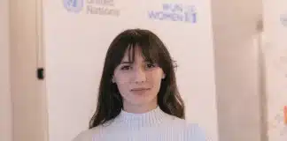 Elisabeta, Estudante Albânia