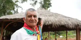 Ángel, Líder comunitário