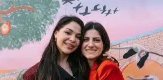 Ayshe and Eleni, Amigas
