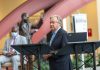 António Guterres står vid ett podium