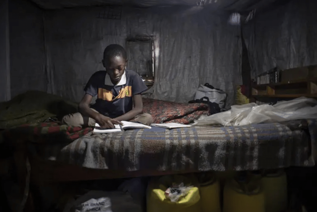 Distansundervisning och skolstängningar. UNICEF / Everett
