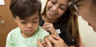 Vaccinationer, pojke får en spruta