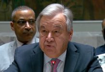 Guterres: verklig fara för en fullskalig konflikt En man i formell klädsel