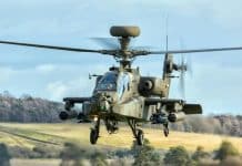En militärhelikopter