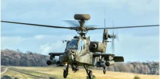 En militärhelikopter