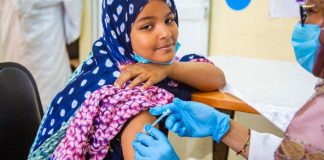 En kvinna dör av livmoderhalscancer varannan minut En kvinna som får en vaccinspruta